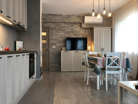 TV and multimedia, Kitchen or kitchenette, Living room, Seating area, Dining area, minibar, pet friendly, stove