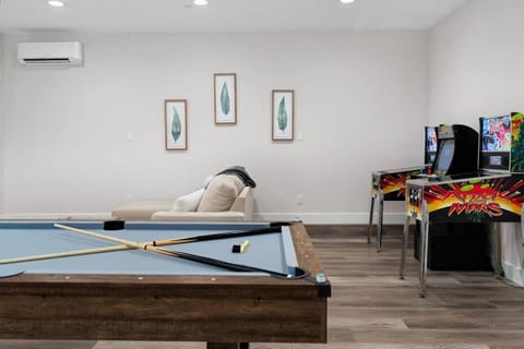 Lakefront Home Insane Views - Pool Spa Gameroom House in Kingsland