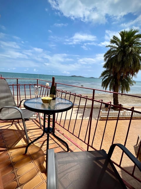 Day, Natural landscape, View (from property/room), Balcony/Terrace, Dining area, Beach, Sea view