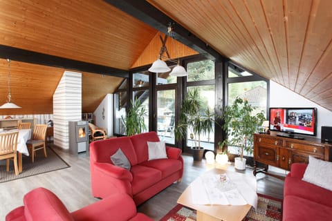 Living room, Photo of the whole room, Decorative detail