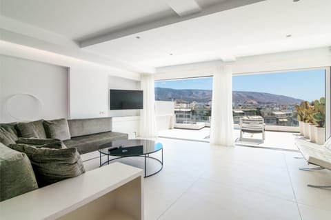 Natural landscape, TV and multimedia, View (from property/room), Balcony/Terrace, Living room, Seating area, Evening entertainment, City view, Mountain view