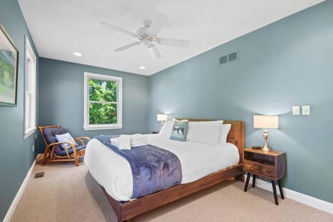 Blissful Boyne City Retreat: Luxurious & Modern! Sleeps 15! House in Boyne City