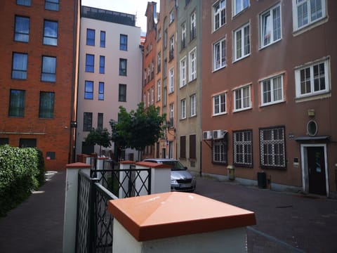 Property building, Location