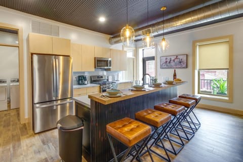Downtown Millersburg Retreat with Sleek Interior! Apartment in Millersburg