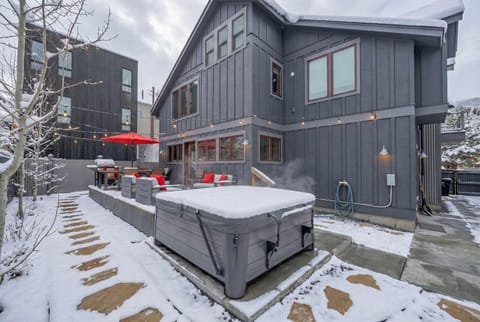 6 BDR Dual Downtown Homes Walk to Chairlifts House in Park City