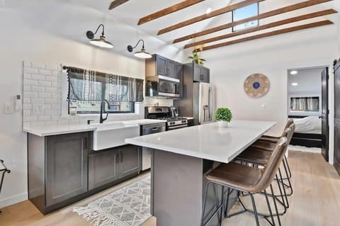 6 BDR Dual Downtown Homes Walk to Chairlifts House in Park City