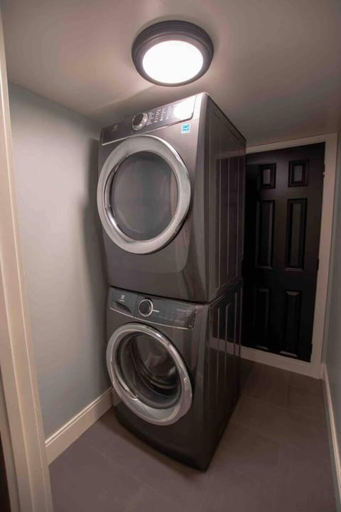 Modern Studio Basement with Private Entrance Apartment in Centennial