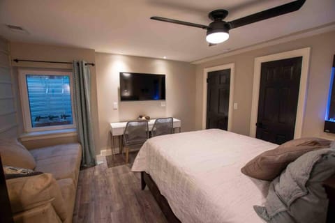 Modern Studio Basement with Private Entrance Apartment in Centennial