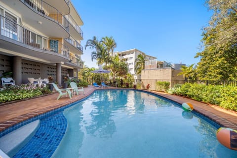 Property building, Garden, Pool view, Swimming pool, sunbed