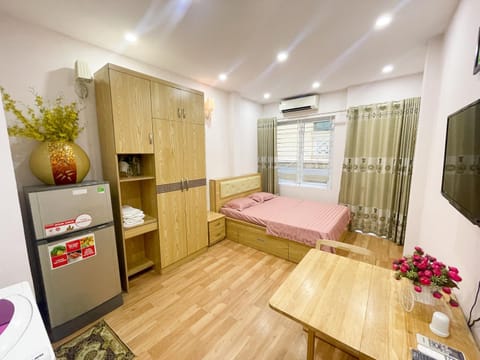 Bed, TV and multimedia, Photo of the whole room, Seating area, Bedroom, hair dresser, wardrobe, air conditioner