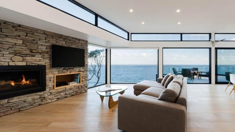 Natural landscape, TV and multimedia, Living room, Seating area, flat iron