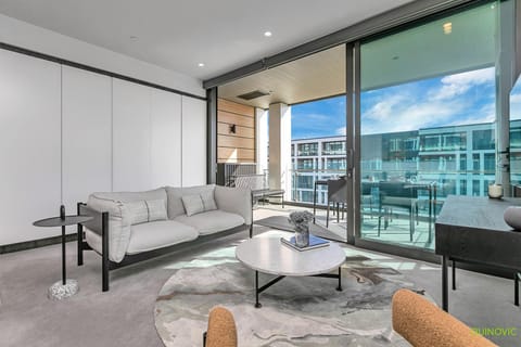 Day, Balcony/Terrace, Living room, Seating area
