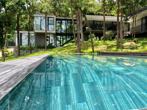 Property building, Day, Swimming pool