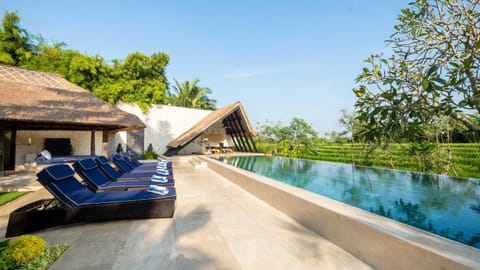 Swimming pool, sunbed