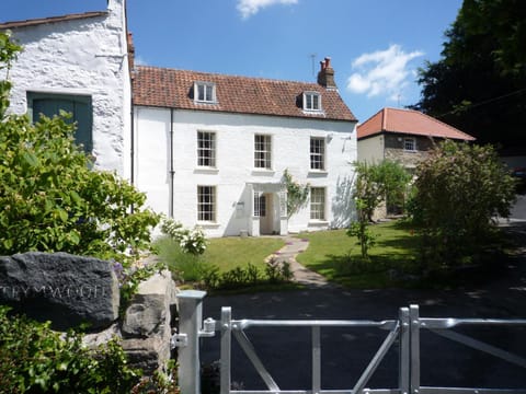 Facade/entrance, Garden