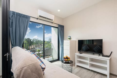 Communal lounge/ TV room, TV and multimedia, View (from property/room), Balcony/Terrace, Photo of the whole room, air conditioner