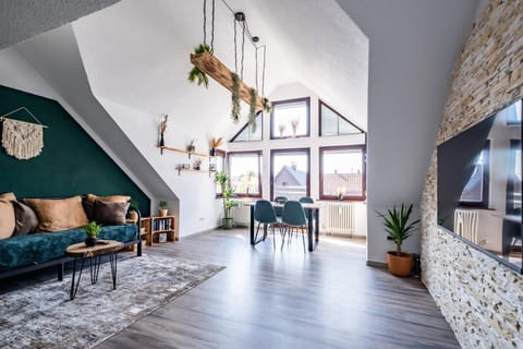 Communal lounge/ TV room, TV and multimedia, Living room, Seating area, Evening entertainment