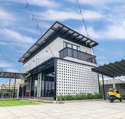 Property building, Day