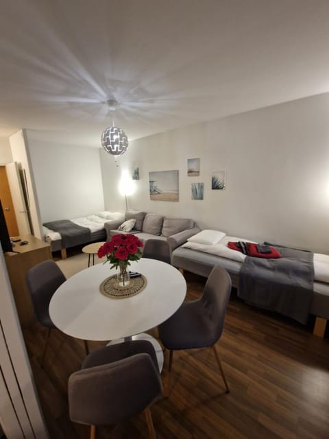 Photo of the whole room, Seating area