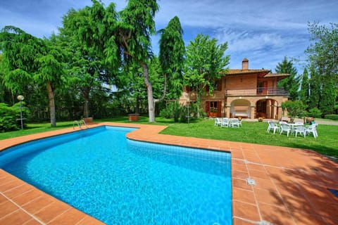 Property building, Garden, Garden view, Pool view, Swimming pool, sunbed