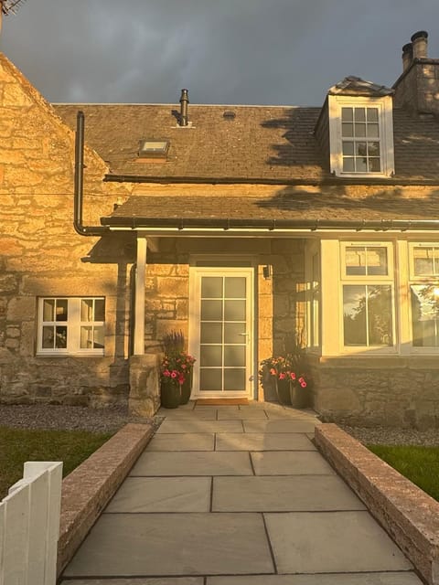 Altonhill Cottage - room only Bed and Breakfast in Nairn