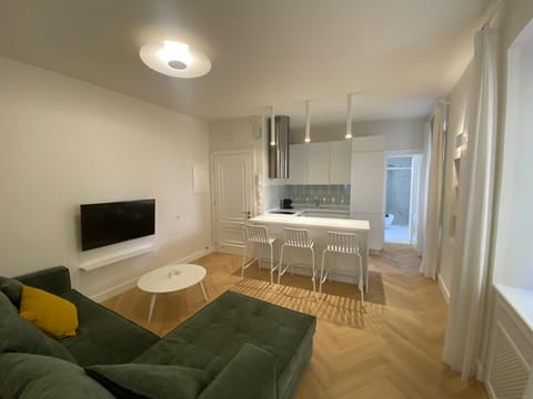 TV and multimedia, Kitchen or kitchenette, Living room, Dining area