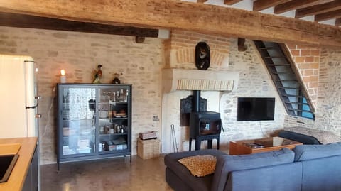 Kitchen or kitchenette, Living room, flat iron