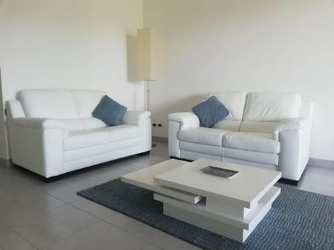 White-blue vibes, seafront 2-bedroom apt Apartment in Montesilvano