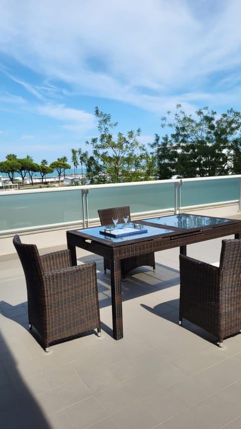 White-blue vibes, seafront 2-bedroom apt Apartment in Montesilvano