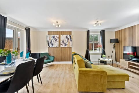 TV and multimedia, Living room, Seating area, Dining area