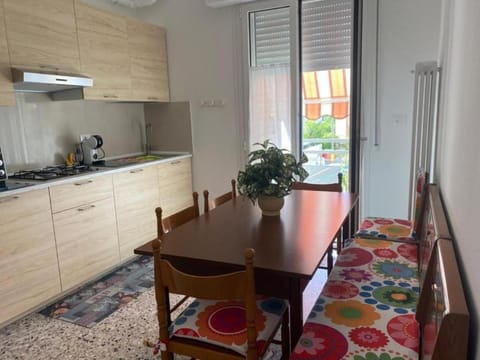 Kitchen or kitchenette, Living room, Dining area, stove