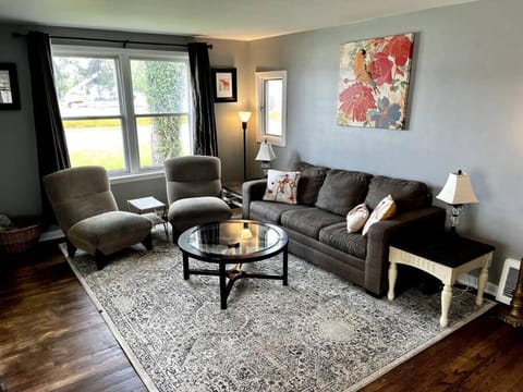 Living room, Seating area