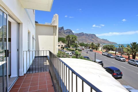 Brighton Court in Campsbay on the beach. Apartment in Camps Bay