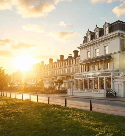 Property building, Restaurant/places to eat, Day, Natural landscape, Sunrise, Sunset