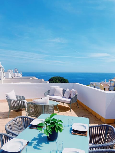 View (from property/room), Balcony/Terrace, Dining area, Sea view