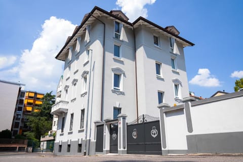 Property building, Day