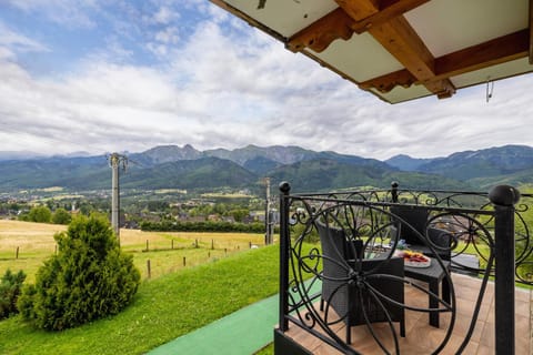 View (from property/room), Balcony/Terrace, Mountain view