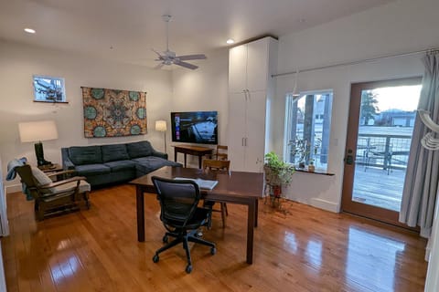 TV and multimedia, Living room, Seating area, Dining area, acessibility