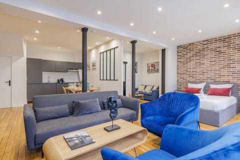 Living room, Seating area