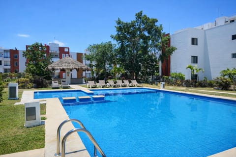 Garden, Seating area, Swimming pool