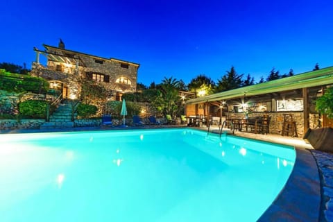 Restaurant/places to eat, Lounge or bar, Swimming pool