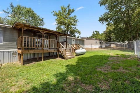 Property building, Patio, Day, Natural landscape, Garden, Garden, Garden view