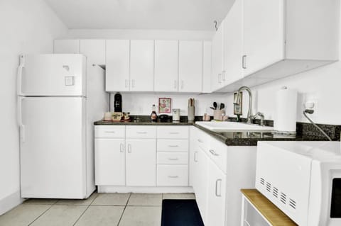 Luxe Pool Casita w Saltwater Pool 25 Min to PCB Apartment in Lynn Haven