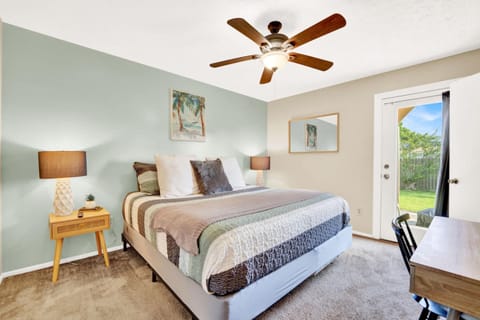 Bed, Photo of the whole room, Bedroom, fireplace