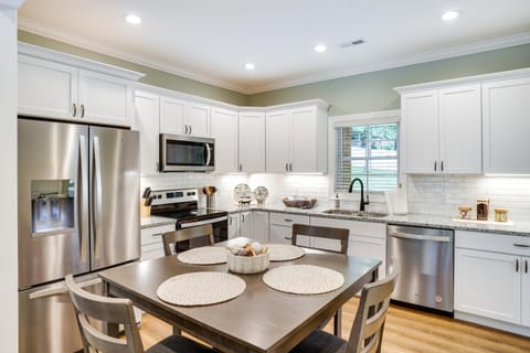 Boat Ramp Access Modern Kentucky Lake Home House in Lake Barkley