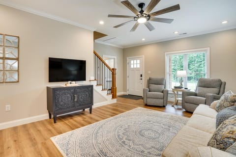 Boat Ramp Access Modern Kentucky Lake Home House in Lake Barkley