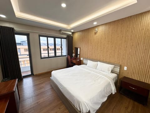 Bedroom, City view, minibar, air conditioner
