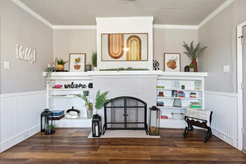 Quaint Cottage downtown Waco close to Magnolia, Baylor uni., Cameron Park Zoo... Apartment in Waco