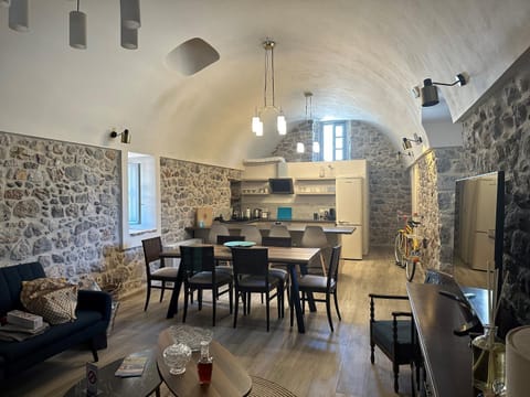 ENGLEZENA'S GUESTHOUSE Apartment in Leonidio