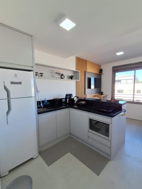 Kitchen or kitchenette, minibar, stove